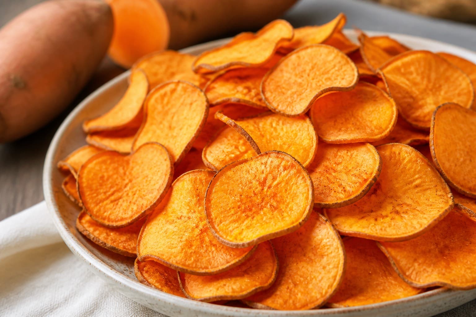 Sprøde sødkartoffelchips med paprika fra dehydrator