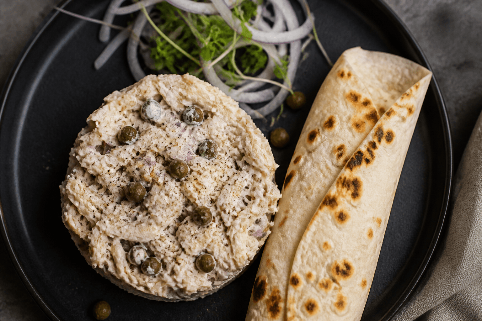 Pulled chicken vendt med sennep og kapers