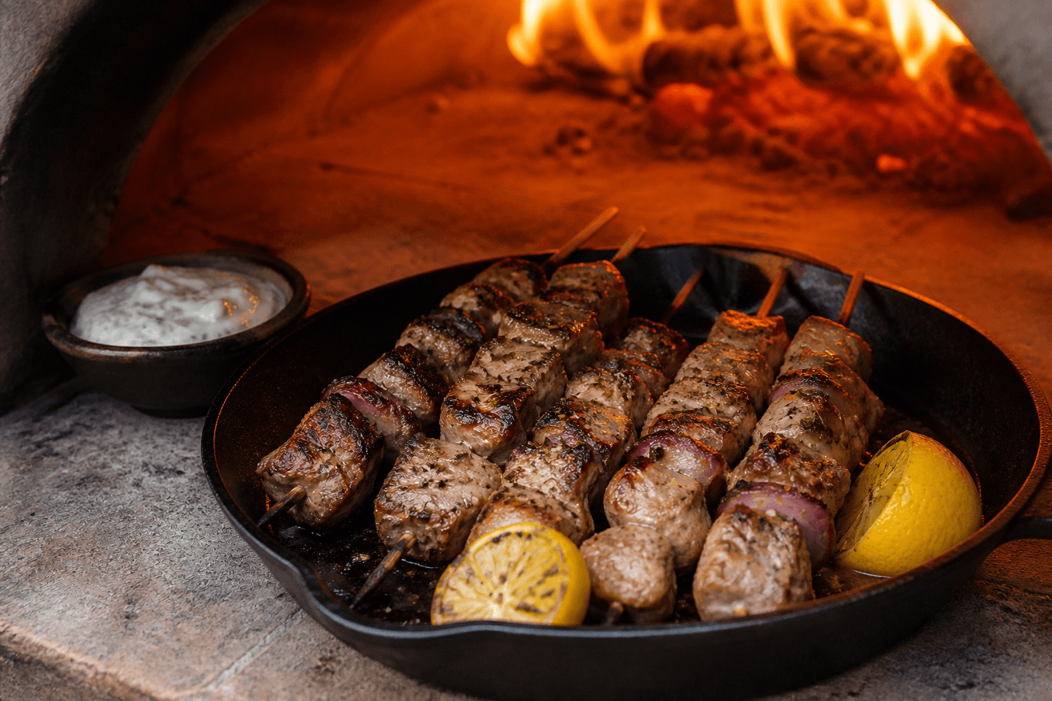 Souvlaki-spyd med char fra pizzaovnen