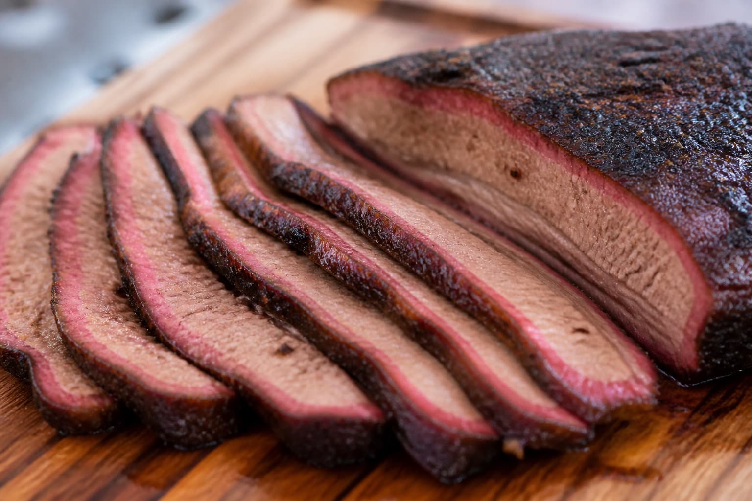 Oksespidsbryst sous vide skåret i saftige skiver